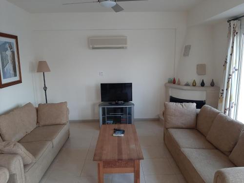 Gallery image of Drouseia Villa in Droushia