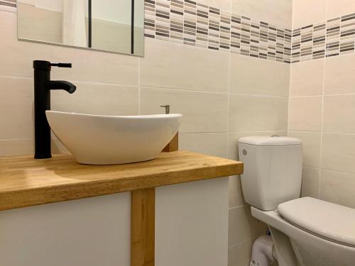 Appartements Voltaire - Carcassonne Centreにあるバスルーム