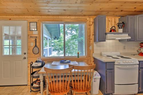 Gallery image of Lakefront Family Escape with Views, Dock, and Kayaks! in Hayward
