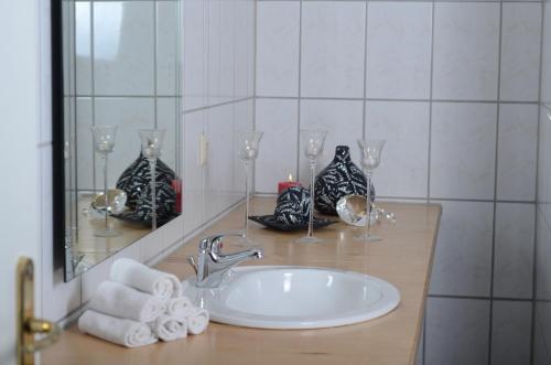 Bilik mandi di Landhotel Zerlaut