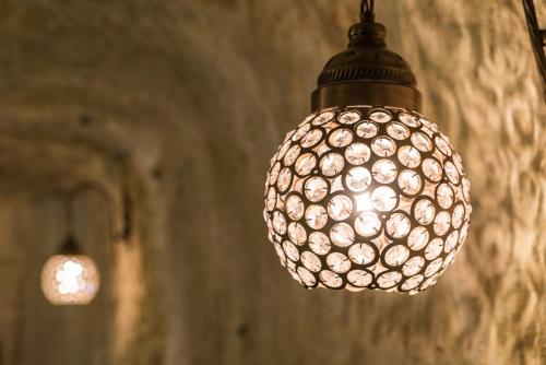 aendant light hanging from a ceiling in a building at Atilla's Cave Hotel in Nevsehir
