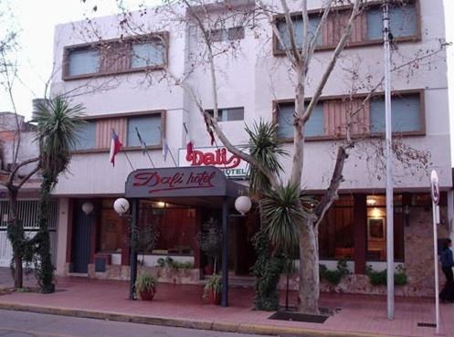 a building with a sign for a pizza hut at Hotel Dali in San Rafael