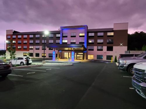 a parking lot in front of a large building at Holiday Inn Express & Suites - Harrisburg S - Mechanicsburg by IHG in Mechanicsburg