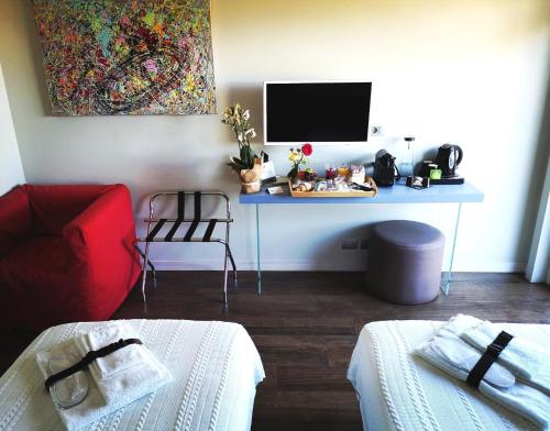 a room with a desk with a computer on a wall at I Segreti della Valle in Agrigento