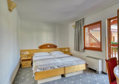 Säng eller sängar i ett rum på Garni Hotel Zvon