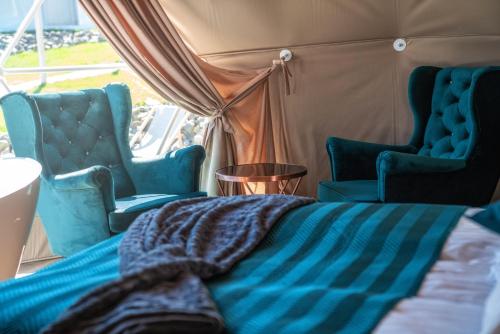 Гостиная зона в Mountain Glamp & Jacuzzi