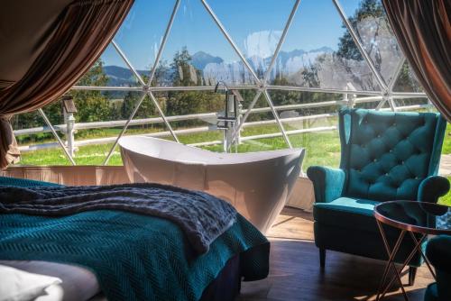 Гостиная зона в Mountain Glamp & Jacuzzi