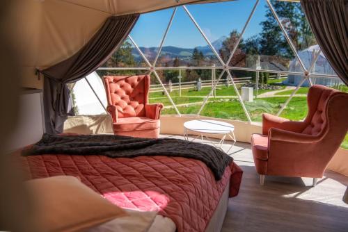 Гостиная зона в Mountain Glamp & Jacuzzi