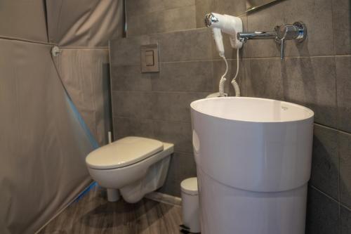 Ванная комната в Mountain Glamp & Jacuzzi