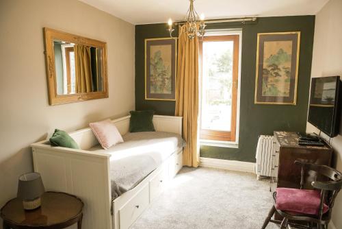 a bedroom with a bed and a window at The New Inn 1730 in Appleby