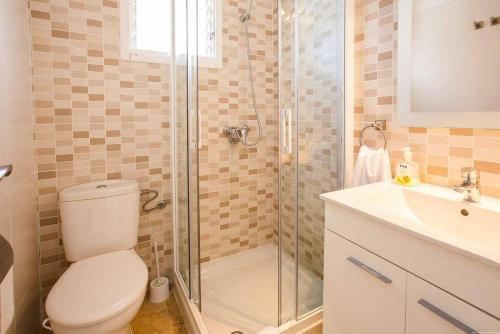a bathroom with a shower and a toilet and a sink at 2 Bedroom apartment for 4 people in Tenerife in Adeje