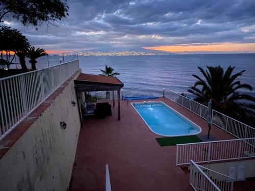 Vista sulla piscina di VILLA Vela o su una piscina nei dintorni