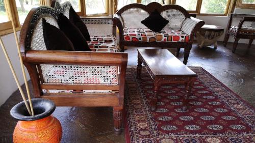 Uma área de estar em Osero Lodge
