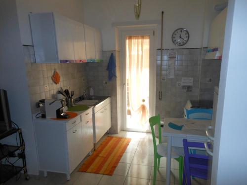 Kuchyň nebo kuchyňský kout v ubytování Tourist accommodation Viola ai Gordiani