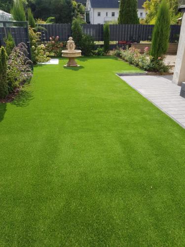 a green lawn with a fountain in a yard at Ferienwohungen Arnold Boppard in Boppard