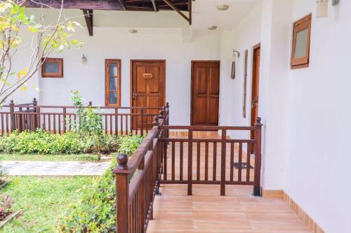 a wooden walkway leading to the front door of a house at ilamparuma Hotel in Weligama