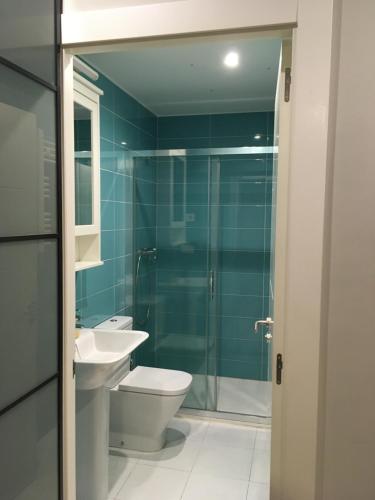 A bathroom at Studio 7calles, Casco Viejo. Bio