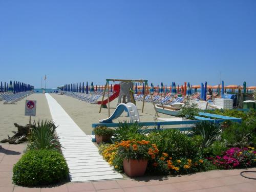 Bazén v ubytování Hotel Tirrenia nebo v jeho okolí