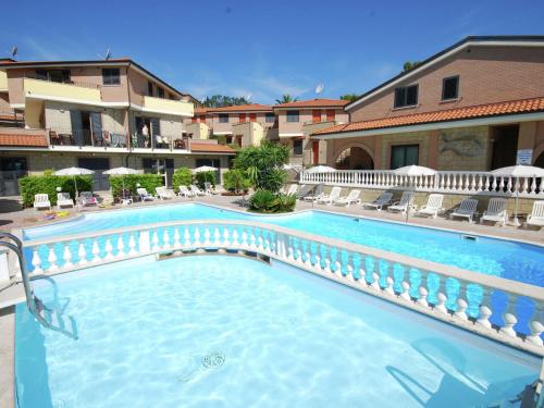 Swimmingpoolen hos eller tæt på Modern Farmhouse in Tortoreto with Pool