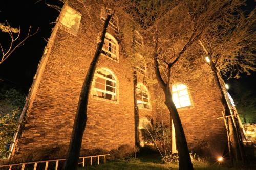 an old brick building with windows at night at Huis Ten Bosch in Renai