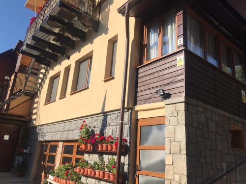 Tòa nhà nơi căn hộ tọa lạc