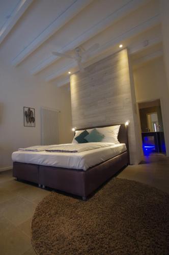 a bedroom with a large bed with a wooden headboard at CityMotel Ziegenhain in Schwalmstadt