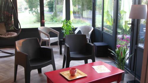 Coin salon dans l'établissement Le Clos De La Roche