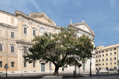 Luxury Apartment in Via dei Cartari Spacious, Elegant, Central Rome