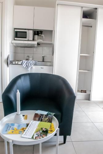 a living room with a black chair and a table at Nordanå Gård in Strö