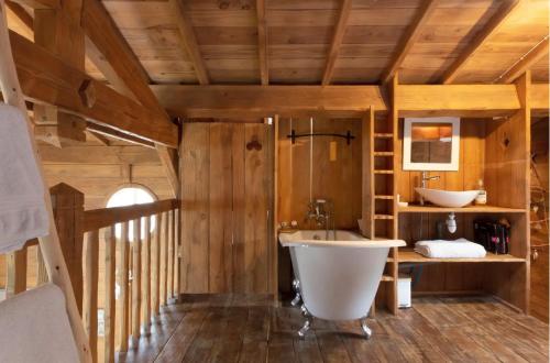 Koupelna v ubytování L'Esprit Montpel "La Cabane-Chalet de Montagne"