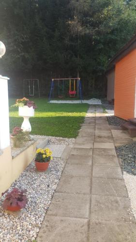 Ο χώρος παιχνιδιού για παιδιά στο Bungalows Sonnenblume am Klopeiner See