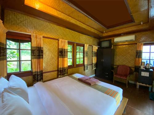 Postel nebo postele na pokoji v ubytování Everest Resort Samui - SHA Plus