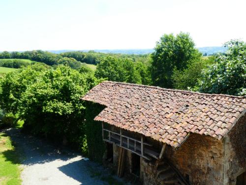 Imagen de la galería de Chambre spacieuse dans maison de caractère, au calme, avec belle vue, en Saint-Cirgues