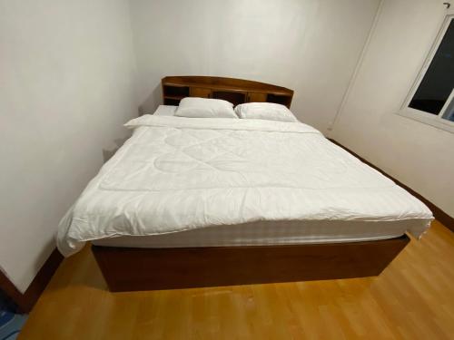 Katil atau katil-katil dalam bilik di Dragon Home Lodge