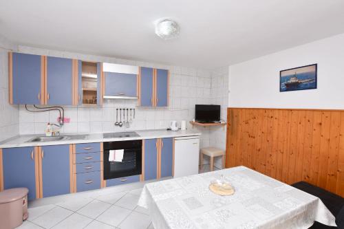 Η κουζίνα ή μικρή κουζίνα στο Apartments Zdenka