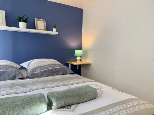 Appartements Voltaire - Carcassonne Centreにあるベッド