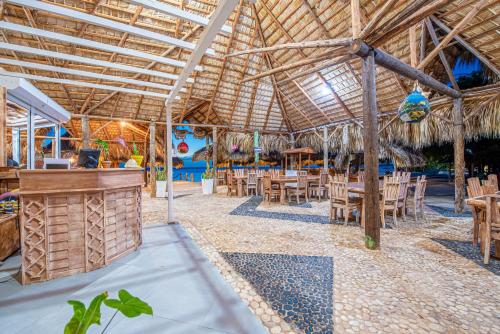 ペデルナレスにあるGlamping EcoLodge Cueva De Las Aguilasのギャラリーの写真