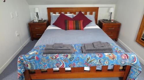 Ruru Lodge tesisinde bir odada yatak veya yataklar