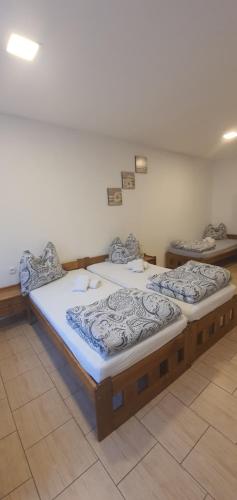 Letto o letti in una camera di Penzion U Kohoutka