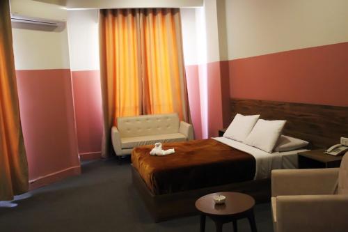 Nitocrisse Hotel