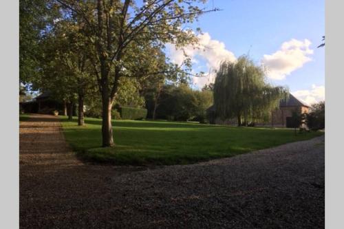 Photo de la galerie de l'établissement Pressoir Normand rénové et décoré, à Tourville-en-Auge