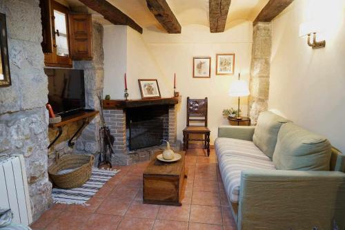 Ruang duduk di Casa rural con mucho encanto en un entorno mágico