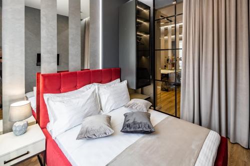 Кровать или кровати в номере Alfa Apartments 3-кімнатна LUX-квартира у центрі Львова
