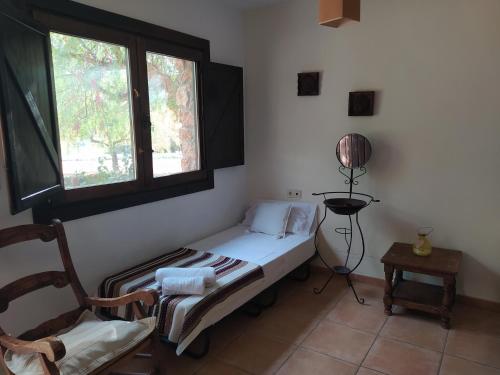 En eller flere senge i et værelse på Hotel Rural La Marmita de Ahlam
