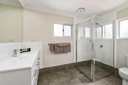 a bathroom with a shower and a sink and a toilet at Quality Inn Ashby House Tamworth in Tamworth