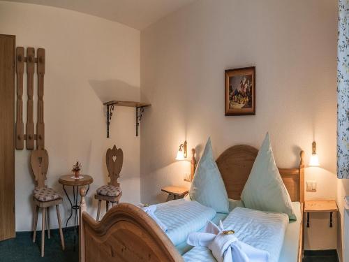 a bedroom with two beds with white pillows at Land-gut-Hotel Cafe Meier in Kurort Oybin