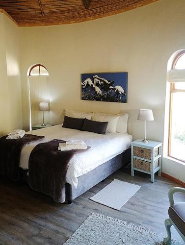 a bedroom with a large bed in a room at Montagu Ronda-View in Montagu