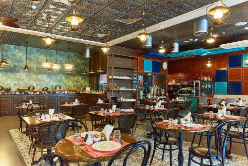 Restoran atau tempat lain untuk makan di Rose Park Hotel - Al Barsha, Opposite Metro Station