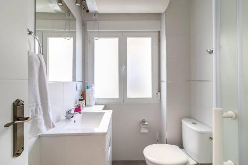 A bathroom at lovely apartament in the centre- wifi,parking