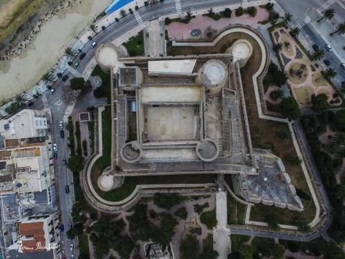 an overhead view of a building in a city at B&B Home Sweet Home - Affitti Brevi Italia in Manfredonia